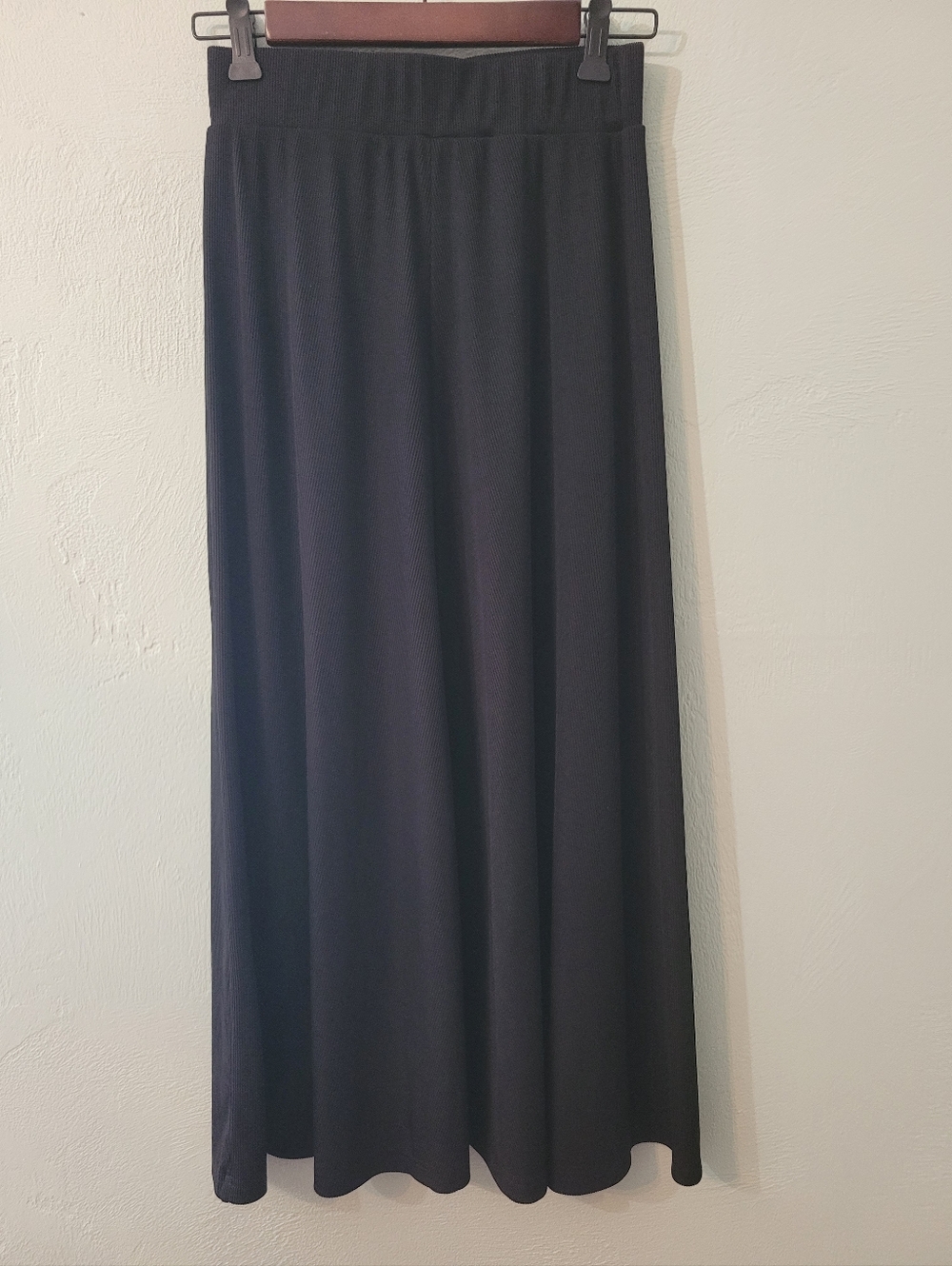 Classic Long Black Skirt Elastic Waist Size Small New Without Tag!